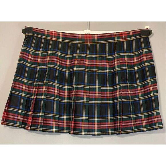 Size 16/18 tartan kilt. Adjustable leather hardware from 19 1/2-20 1/2 inches. - Picture 3 of 10